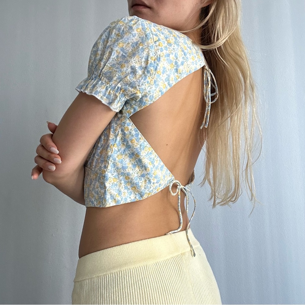 NWT Verge Girl Tie Back Baby Doll Puff Sleeves Crop Top in Butter Yellow & Blue